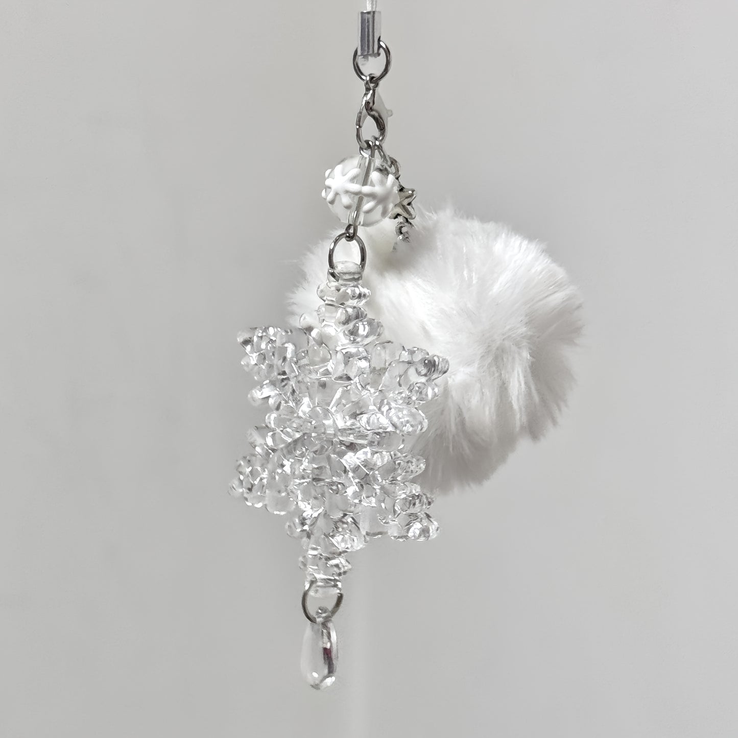 1pc Christmas Snowflake Charm with Plush Pom-Pom, Handcrafted Beaded Mobile Phone Strap, Cute Hanging Accessory for Women'S Daily Use, ABS Material