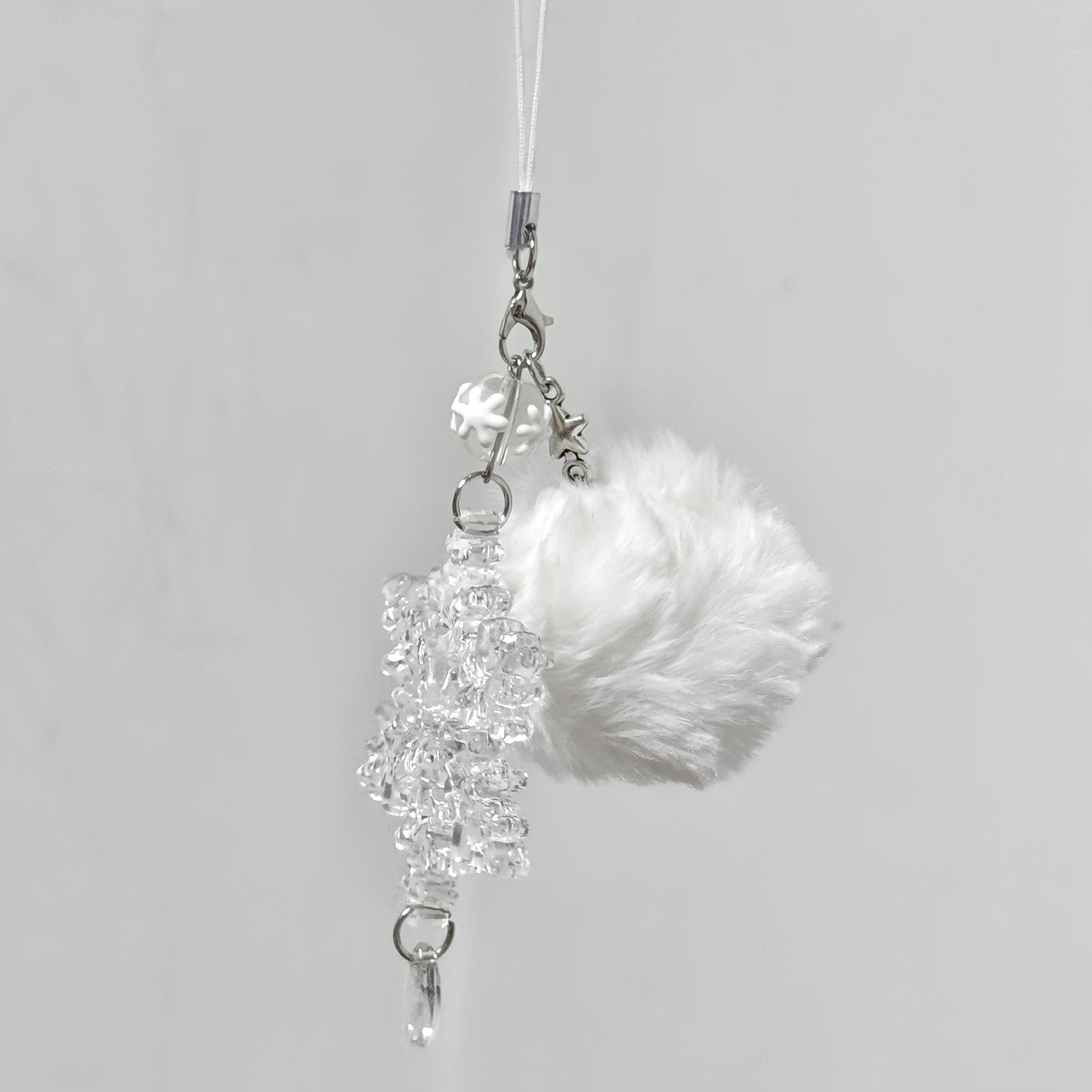 1pc Christmas Snowflake Charm with Plush Pom-Pom, Handcrafted Beaded Mobile Phone Strap, Cute Hanging Accessory for Women'S Daily Use, ABS Material